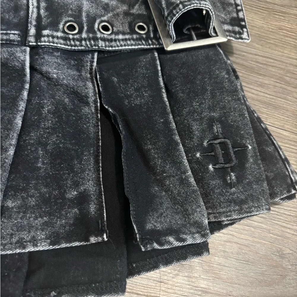 NWT Dolls Kill / Darker Wavs Modulation Pleated Denim Micro Skirt - Picture 3 of 4